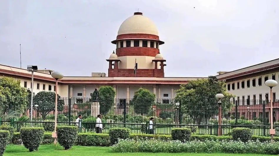 Supreme Court gave  Maharashtra state an ultimatum to stop Ladli Behan Yojana