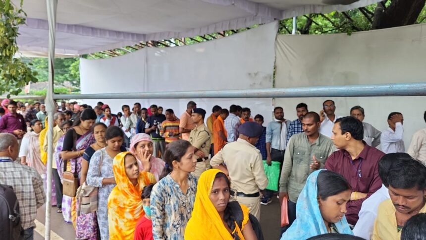 People were very excited about the public meeting of Chief Minister Sai, people reached CM House in large numbers even in drizzling rain