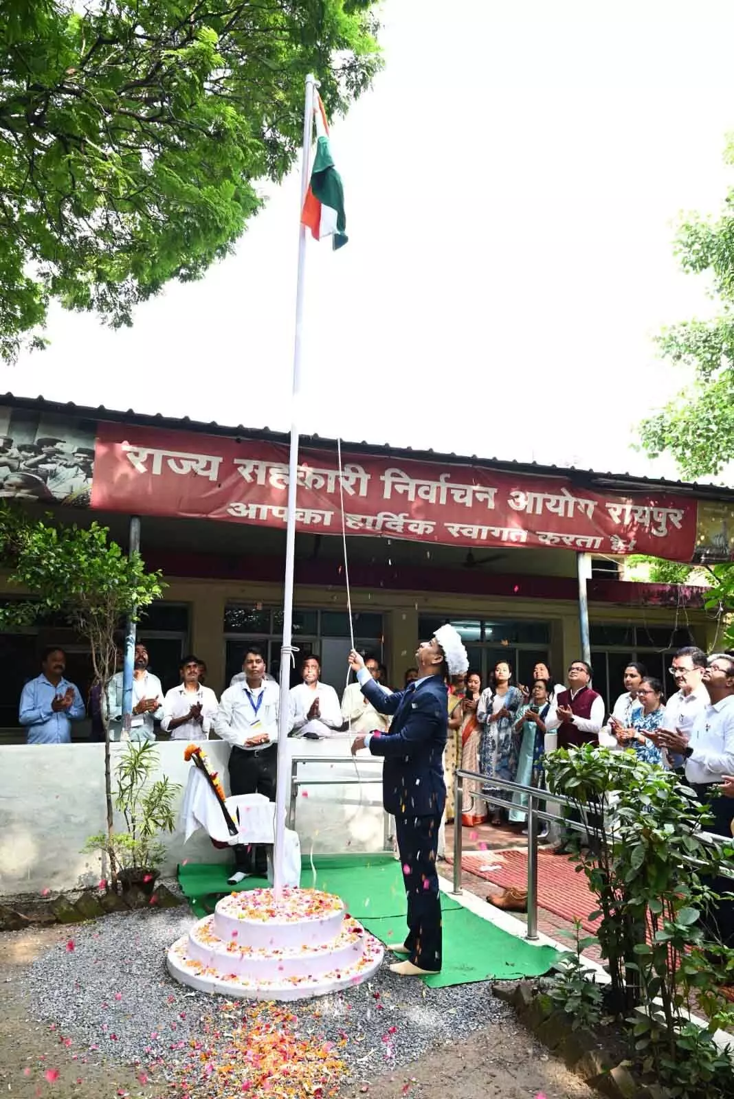 The commissioner ( Public Relation)  hoisted the flag in the Directorate of Public Relations