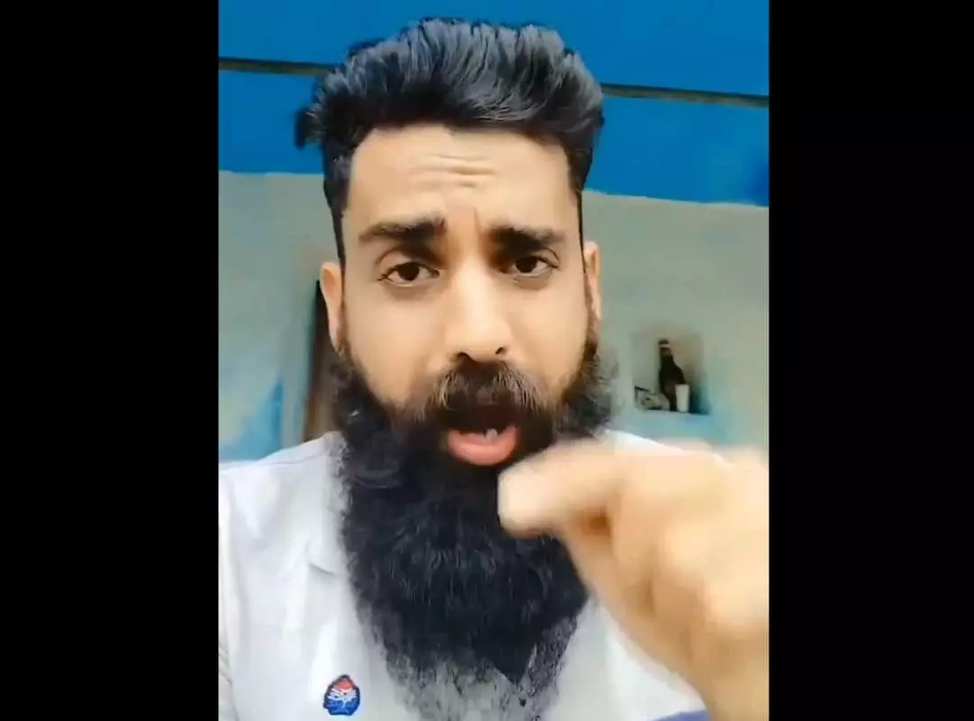 Muslims were beaten up by calling them Bangladeshi, the person who attacked Kanhaiya Kumar is now crying