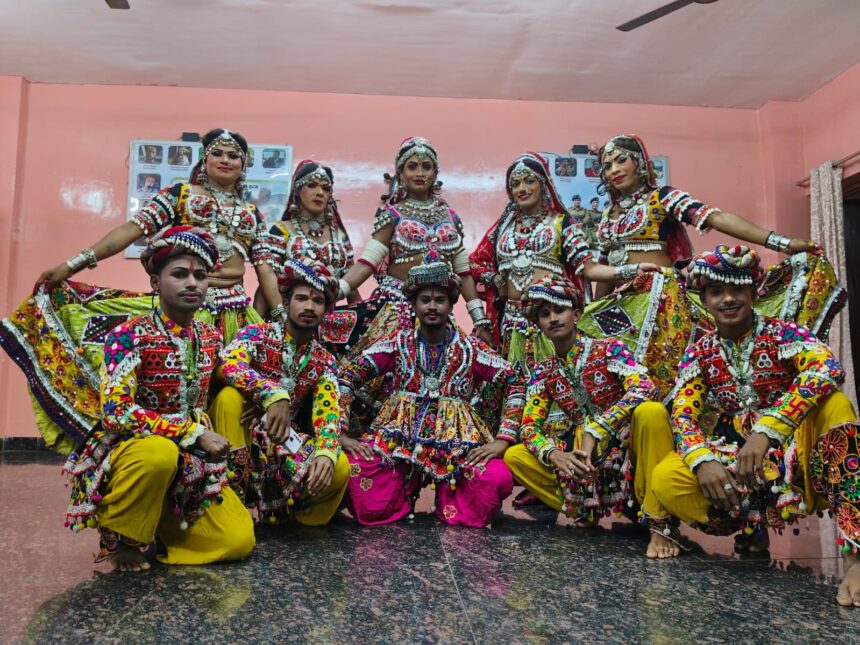 Trans-models displayed fashion on Chhattisgarhi and rainbow theme on the ramp Transgender artists gave message on dowry abolition