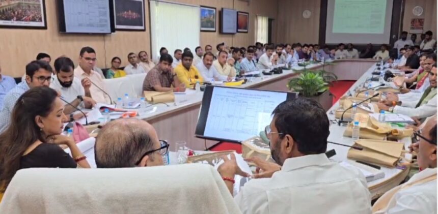 MP Hema Malini held a meeting with officials in Mathura, sought details of the progress of development works