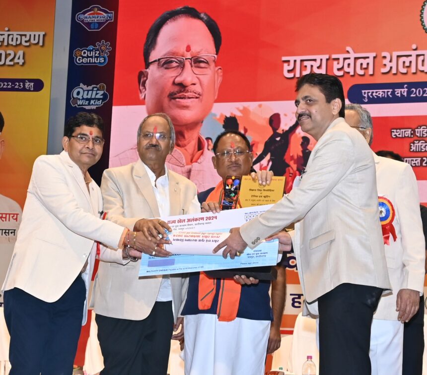 Vikram  Singh Sisodia honoured with Shaheed Vinod Chaubey Sports Award