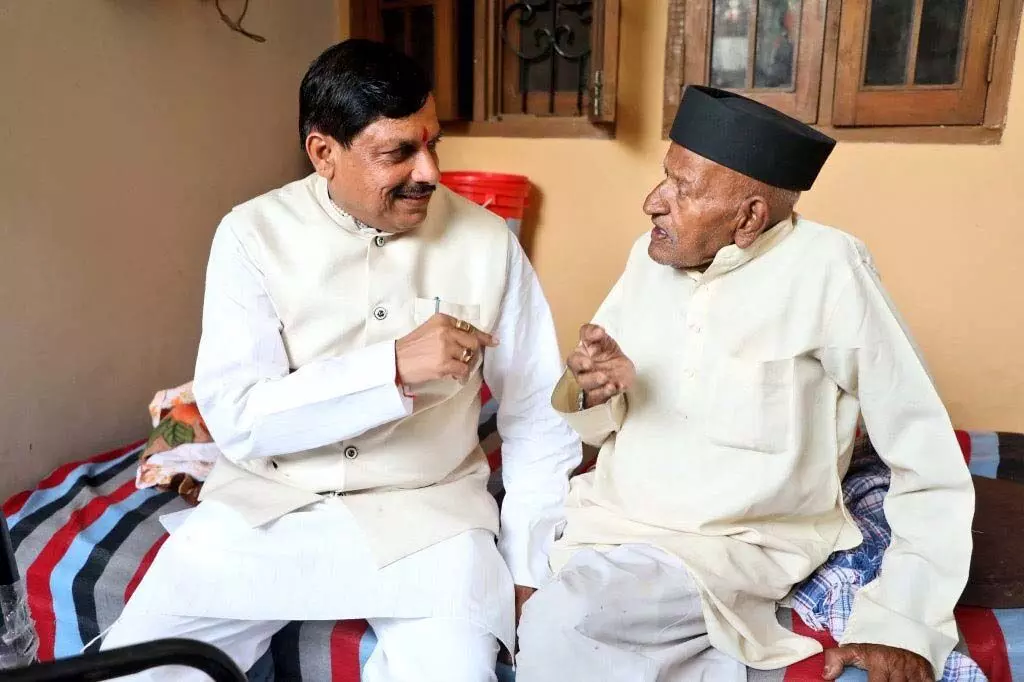 CM Mohan Yadav’s father Poonam Chand Yadav is no more, breathed his last at the age of 100, Chief Minister leaves for Ujjain. CG CM  Vishnu Deo Sai express his condolences 