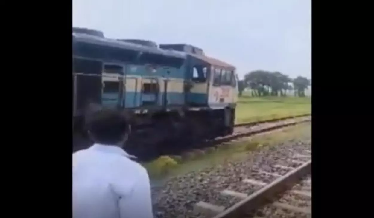 Train engine went out of control, landed in a field, VIDEO goes viral