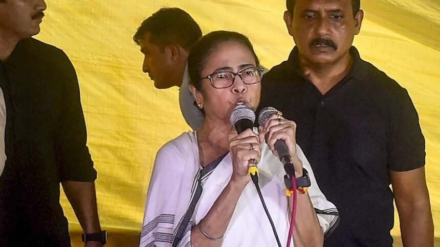 Kolkata Rape Murder Case: ‘Bengal government should accept all the demands of the doctors’, 15 doctors reached CM residence to meet her