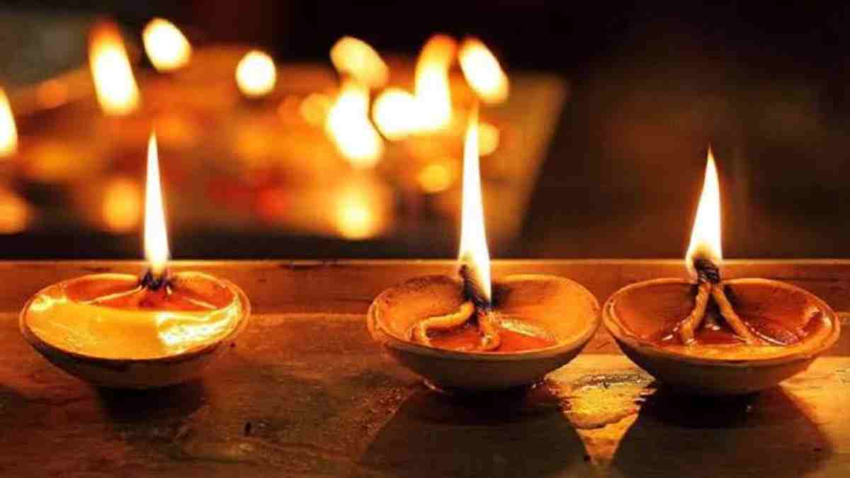 Dussehra 2024 – Light how many diyas ( Lamps)  today, know in which direction it is good to keep it…