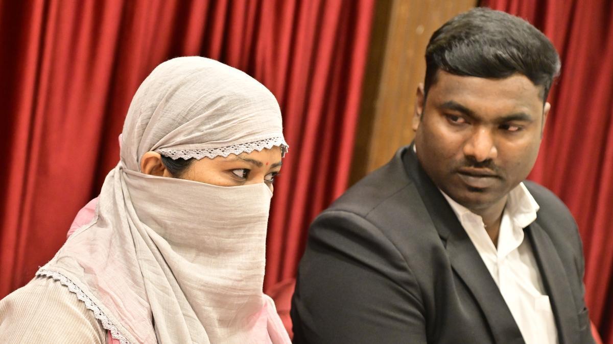 Woman accuses BJP MLA Munirathna of honey trapping two former Chief Ministers of Karnataka 