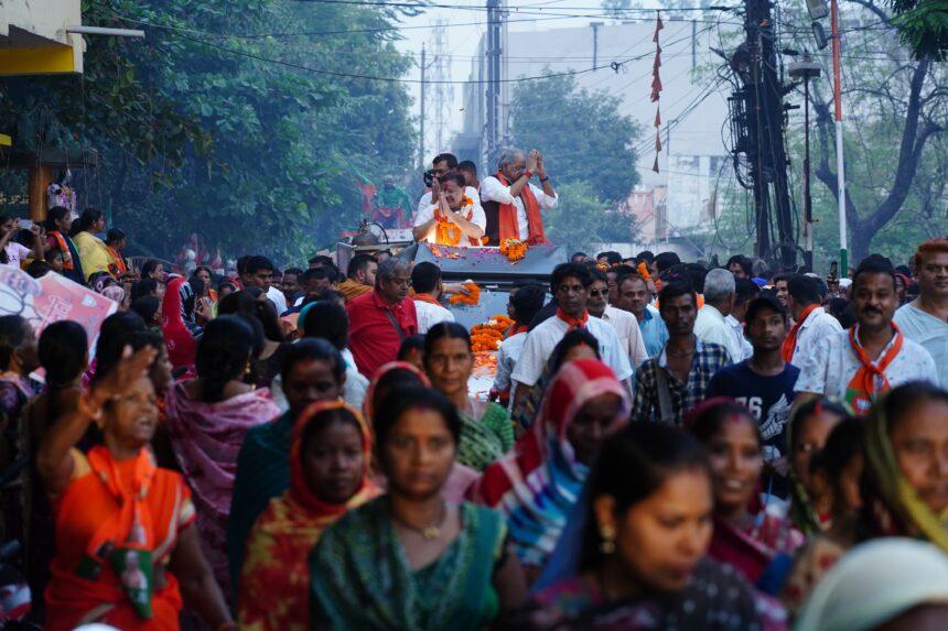 Raipur City South bypoll-: MP Brijmohan Agarwal carries out a road show in support of Sunil Soni, While ministers and MLAs are  busy finding  solutions  to solve social equations