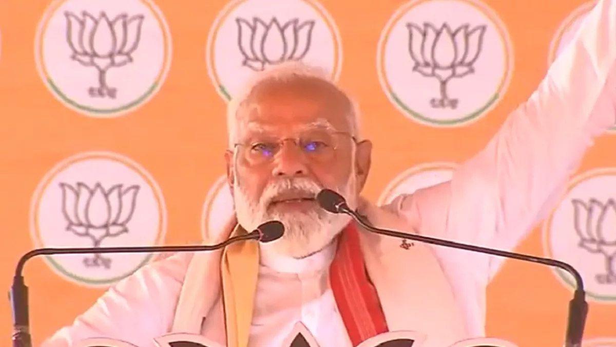 PM Modi roared in Chimur, said – ‘I request you…repeatedly ‘If we are together, we are safe’