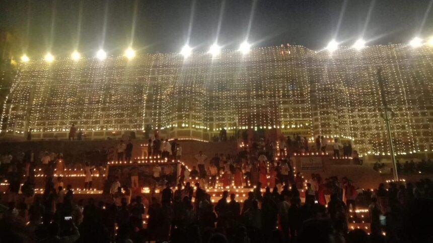 Kashi glittering with lamps, 84 ghats lit up with 25 lakh diyas, 15 lakh devotees came from India and abroad, see pictures