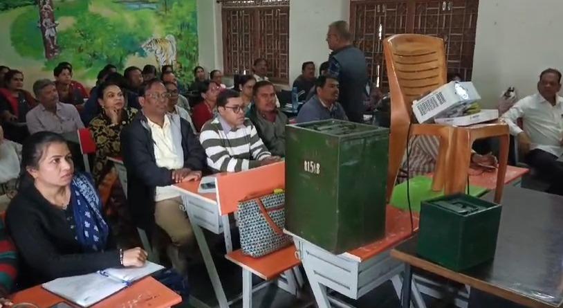 Municipal elections will be held using ballot papers, training given for preliminary preparations