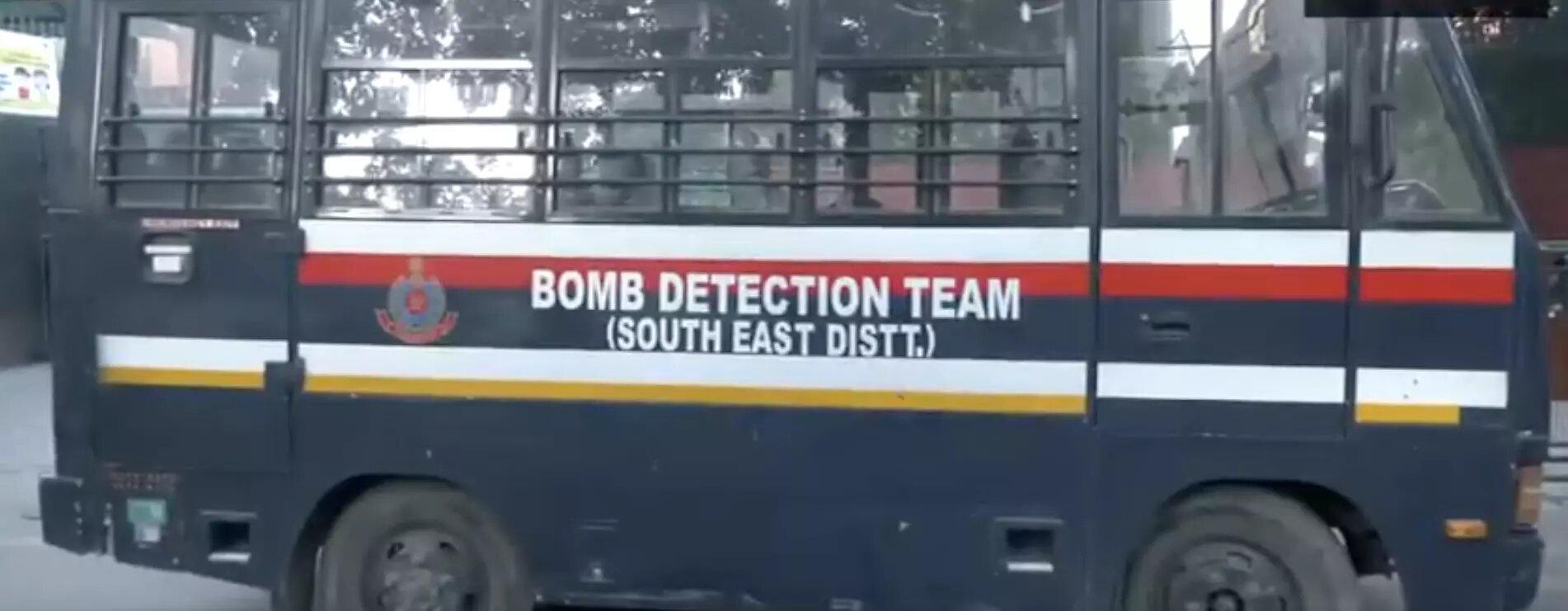 Six Delhi schools receive bomb threat