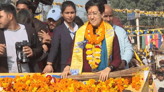 Delhi Election Live: CM Atishi did a road show before nomination, Manish Sisodia was also present; read the update