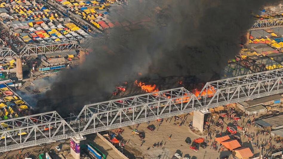 Mattresses and jackets were sent after the devastation caused by fire in Maha Kumbh, challenge to arrange roof for the devotees