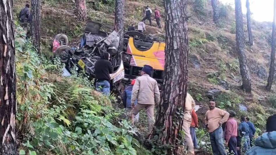 Major accident in Pauri, Uttarakhand, bus falls 100 meters down into a gorge, 5 dead, 15 injured
