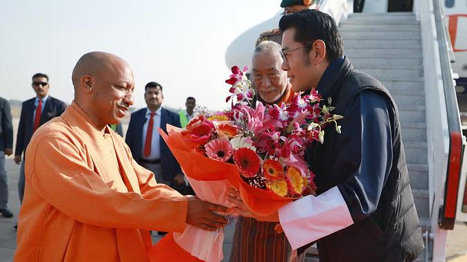 Mahakumbh 2025 Live: Bhutan King will take bath in Sangam today, CM Yogi will accompany him; will visit and worship at Hanuman temple