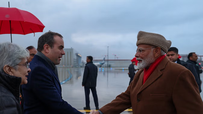 France: PM Modi received a warm welcome in Paris, will discuss bilateral relations with President Macron