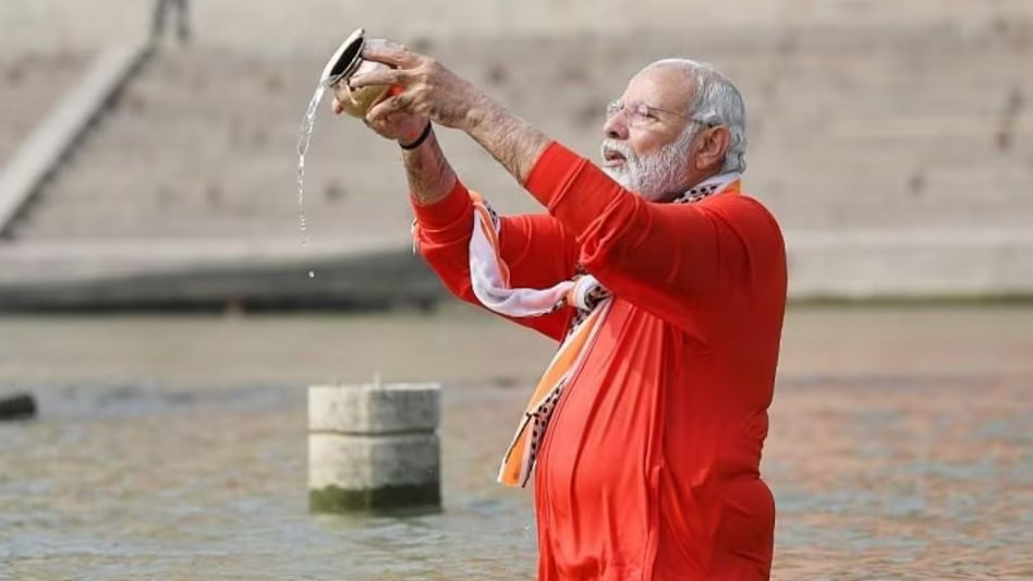 LIVE: PM Modi reached Maha Kumbh Mela area, will take a dip in Sangam, CM Yogi also with him