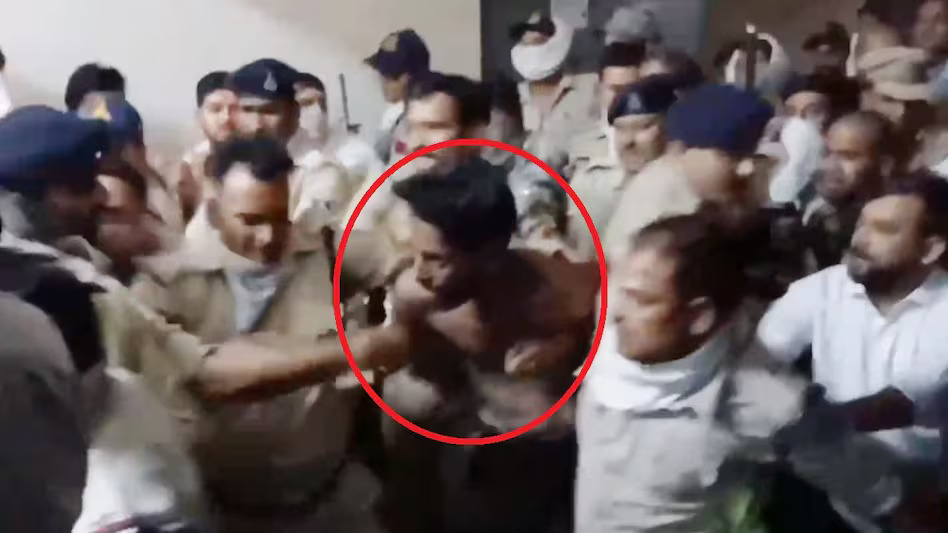 Anger over rape of Hindu girls in Bhopal… Lawyers beat up the accused in court, police made them do sit-ups on the road
