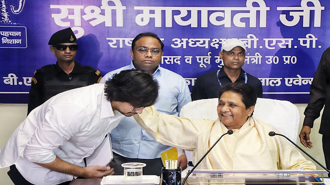 UP: Aunt Mayawati showed a big heart, forgave nephew Akash; said this about the successor