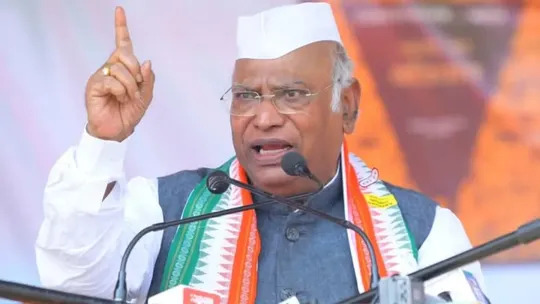 Due to the lack of crowd in Kharge’s rally in Bihar, Buxar Congress District President suspended