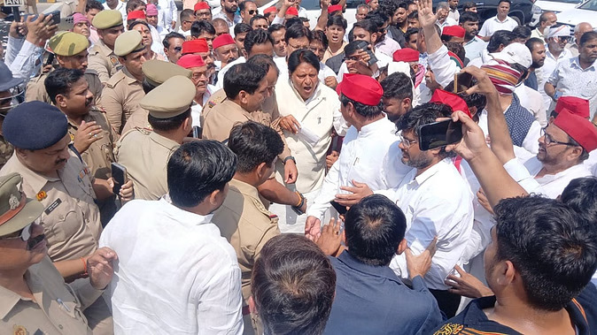 Rana Sanga controversy: Ramjilal Suman’s convoy attacked, black ink and tyres thrown, black flags shown