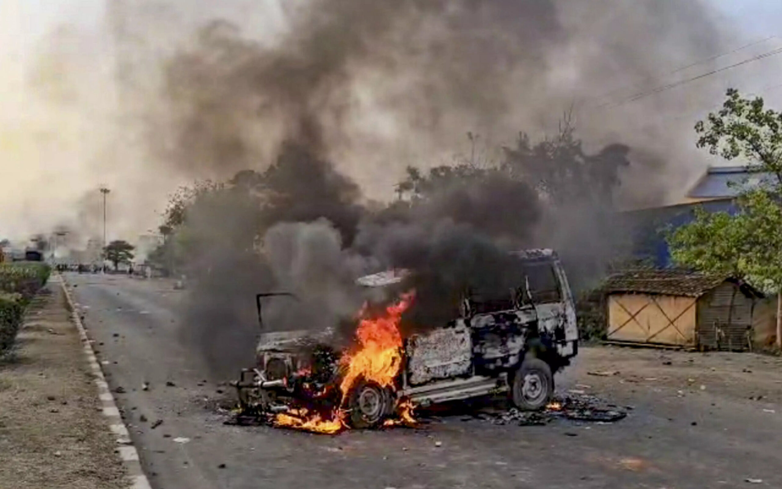 Protests Over Waqf Act in Bengal: Fresh Clashes Erupt in Dhuliyan