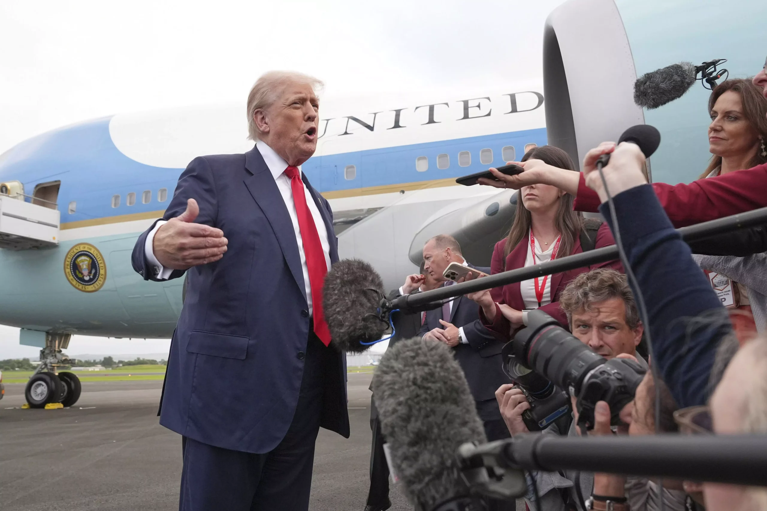 Judge Blocks Trump Order Ending Birthright Citizenship