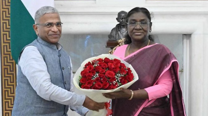 Political stir intensifies after Dhankhar’s resignation, Deputy Chairman Harivansh meets President Murmu