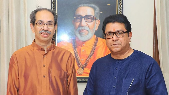 Uddhav-Raj Thackeray Meeting: Raj Thackeray reached Matoshree after 13 years, wished Uddhav Thackeray on his birthday