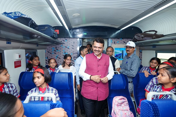 Fadnavis thanks PM Modi for Nagpur-Pune Vande Bharat train