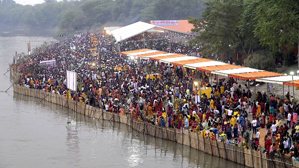 Devotees offer morning prayers at ghats across Bihar on last day of Chhath Puja