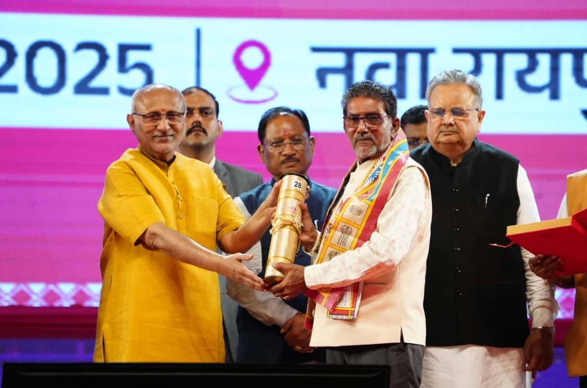 Chhattisgarh Silver Jubilee 2025 : Vice President C.P. Radhakrishnan honours 37 personalities and four institutions from Chhattisgarh with 34 awards