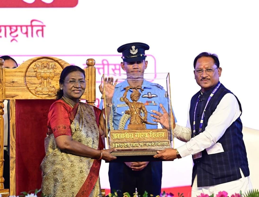 President Droupadi Murmu Meets Tribal Community Leaders and Families of Freedom Fighters