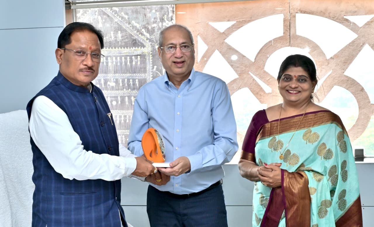 Chief Minister Vishnu Deo Sai meets Representatives of NMIMS