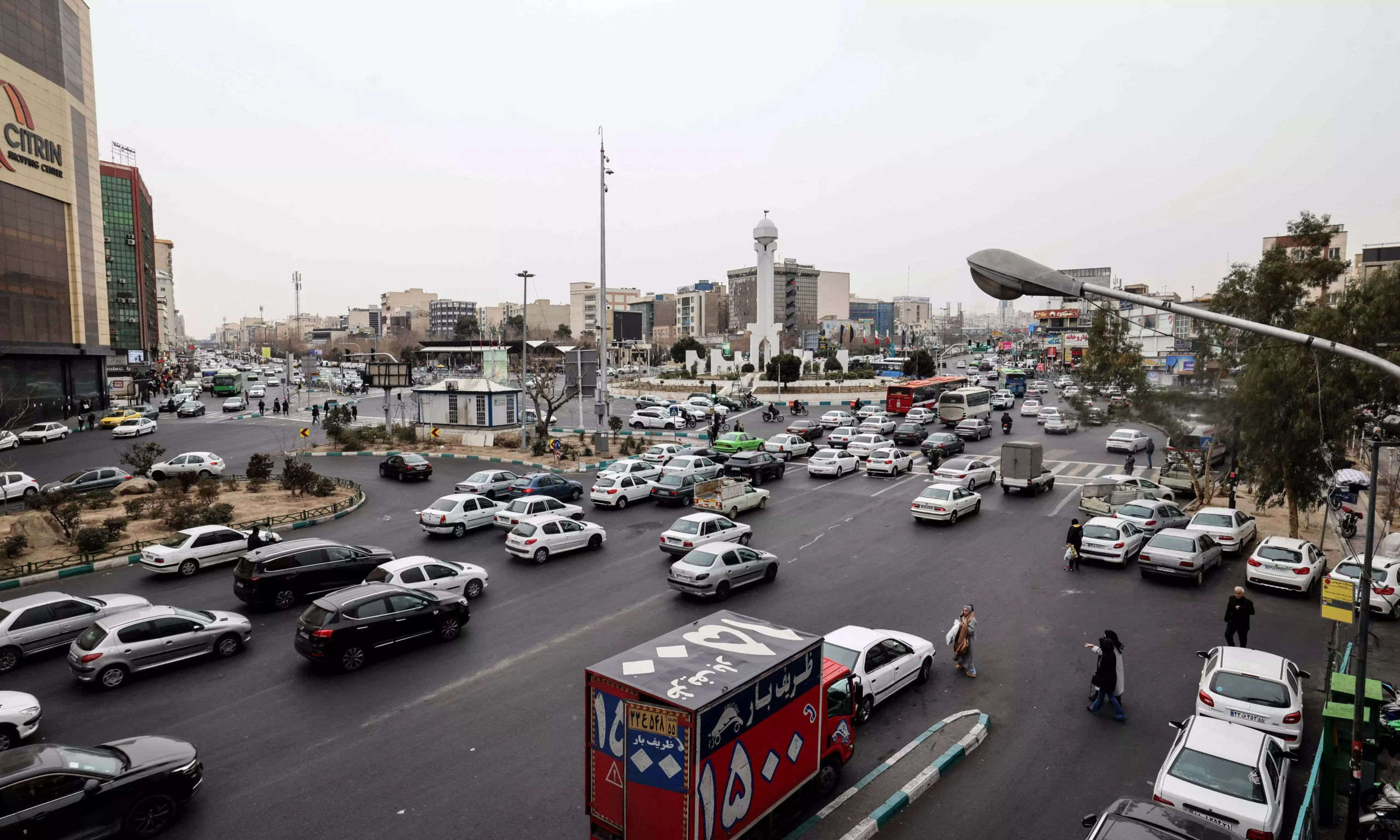 Commuters drive along a street in Tehran on January 15, 2026. (AFP Photo)