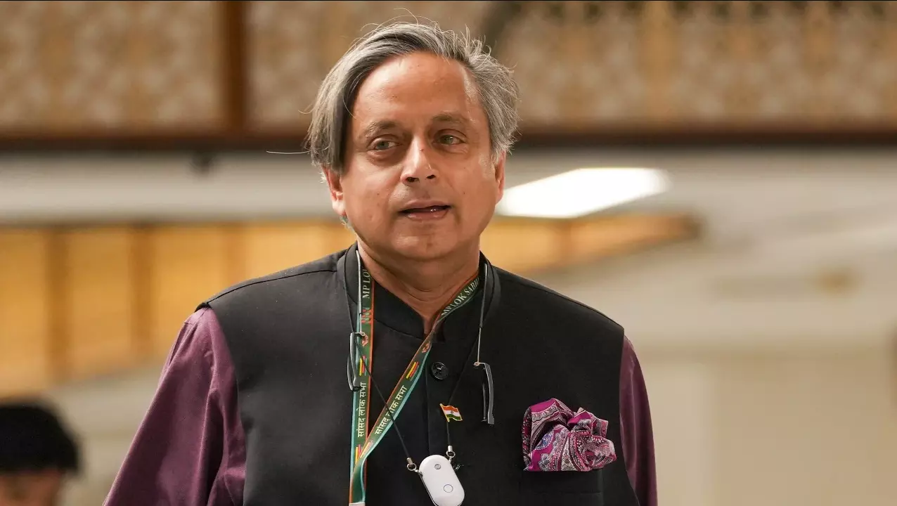 Upset With Rahul’s Kochi Snub, Tharoor to Skip Key Congress Meet