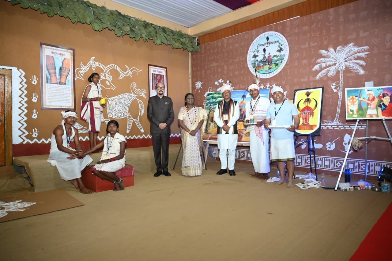 President Droupadi Murmu visits grand exhibition based on tribal traditions and culture