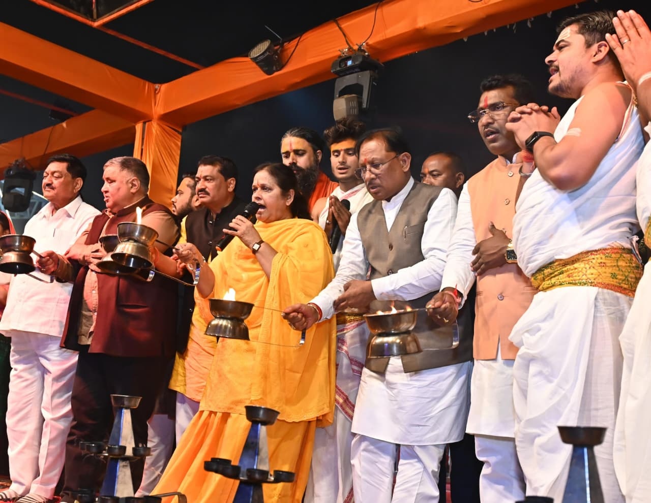 Chief Minister Sai offered prayers at Lord Rajiv Lochan and Kuleshwarnath Mahadev Temples; participated in the Mahanadi Maha Aarti, prayed for the prosperity of Chhattisgarh.