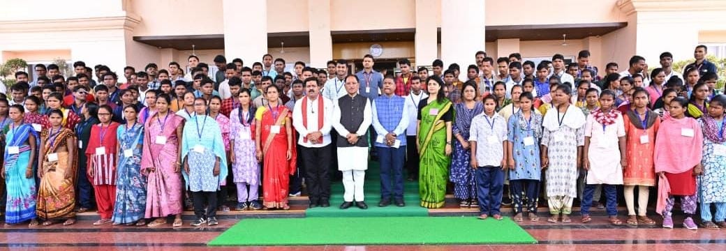 Faith Returns to the Mainstream: 140 Surrendered Naxals Meet  Chief Minister Sai