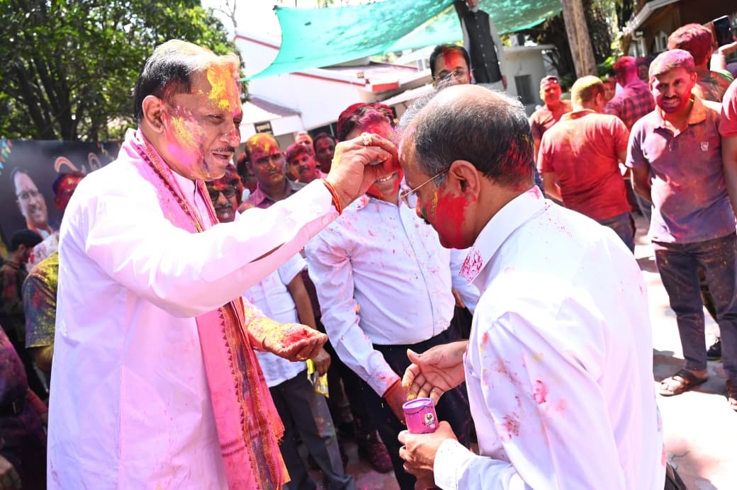 Holi Celebrations at the Chief Minister’s Residence : Chief  Minister Sai Plays Holi with Officials and Employees