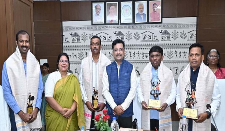 Goa Minister Dr. Ramesh Tawdekar witnessed the glimpse of tribal pride of Chhattisgarh