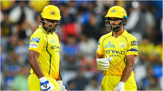 MI vs CSK Live Score: Chennai’s score crosses 160; Samson holds his ground at the crease, with Karthik also present