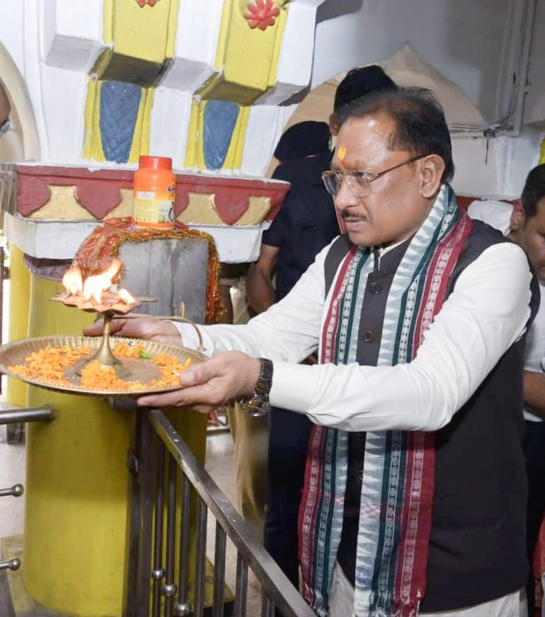Chief Minister Shri Vishnu Deo Sai offered prayers at Lord Jagannath Temple in Rajapara, Raigarh