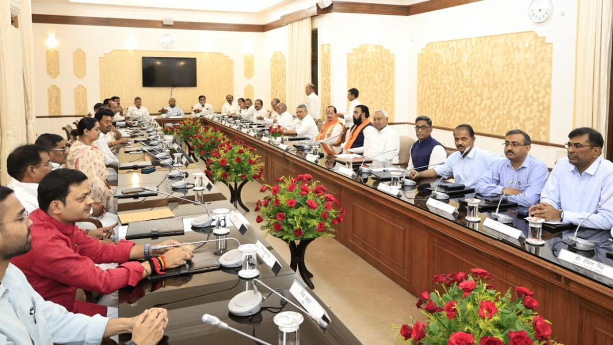 Bihar New CM Live: Chief Minister Nitish Kumar submits his resignation to the Governor; Samrat and Vijay Chaudhary also present