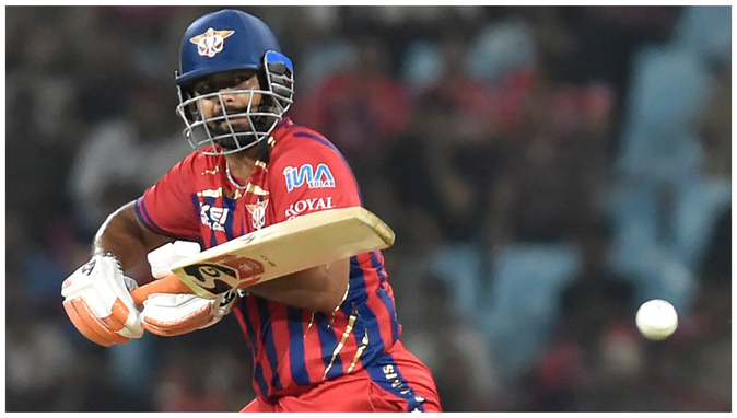 RCB vs LSG Live Score: Lucknow’s score crosses 60 for the loss of two wickets; Marsh and Badoni are at the crease