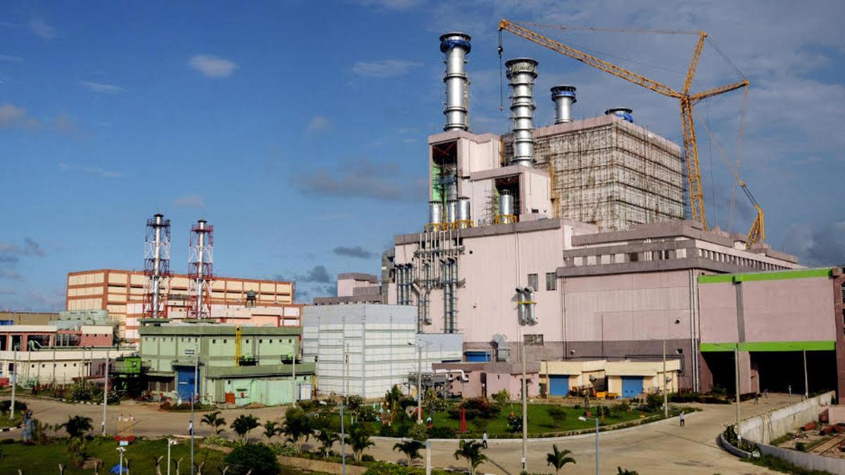 Why does India want fast breeder nuclear reactors?