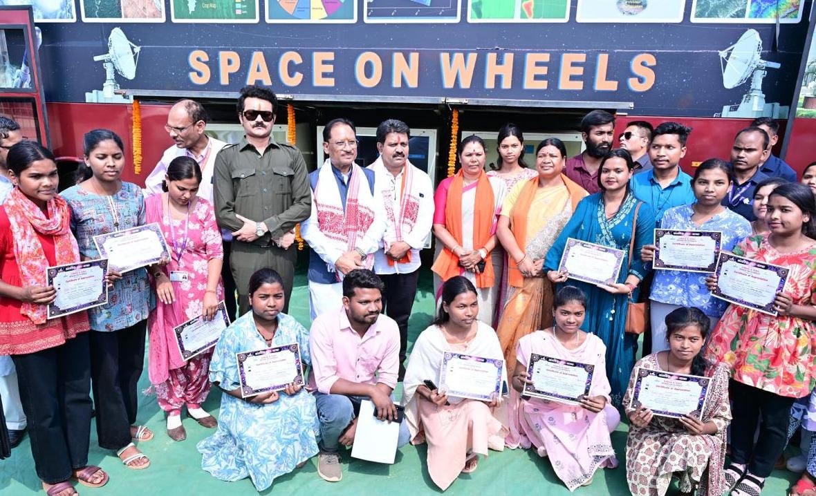 “Space on Wheels” turns into a mobile learning hub for space science for children in Jashpur