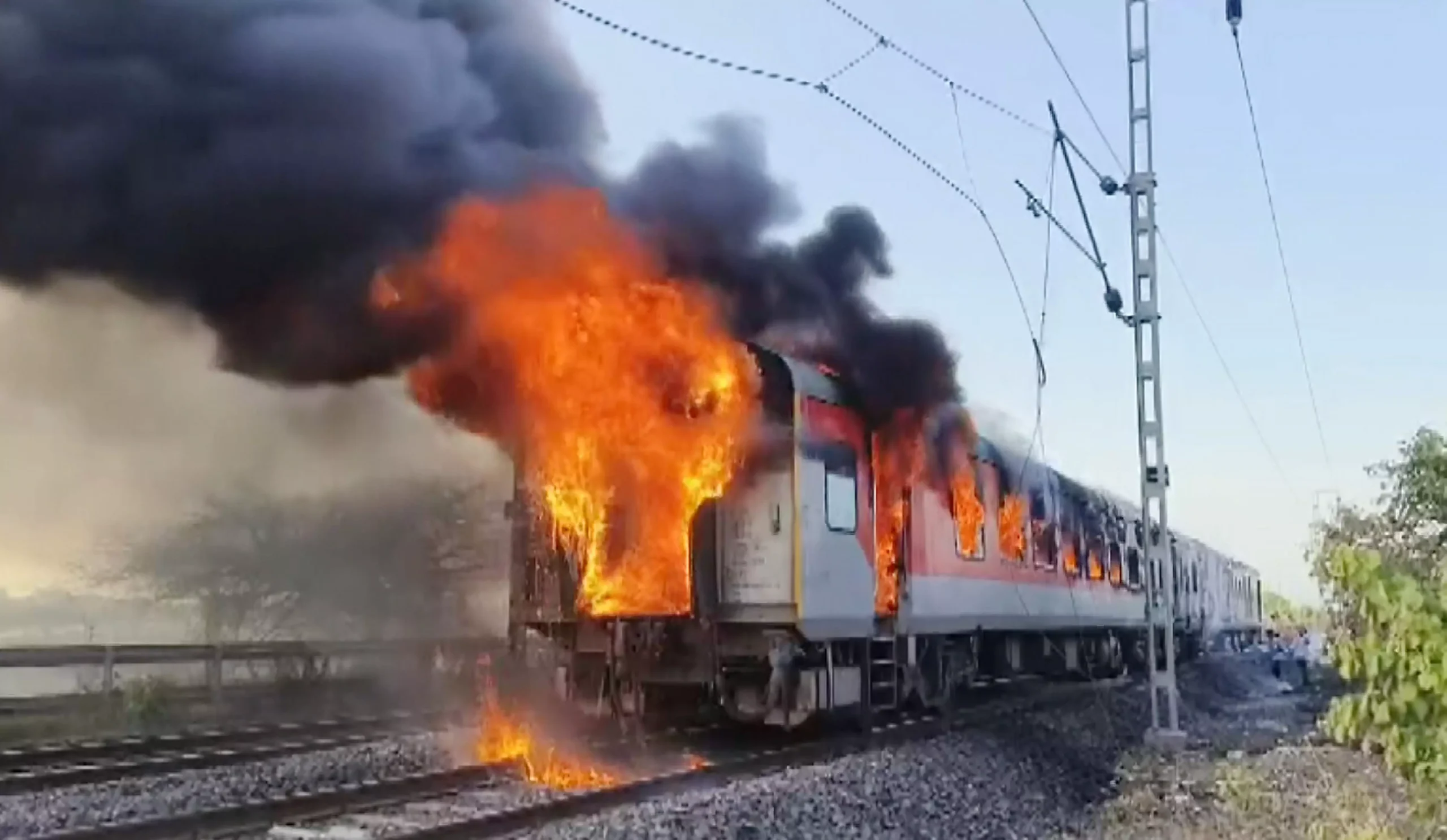 Fire Breaks out in Thiruvananthapuram-Delhi Rajdhani Express in MP